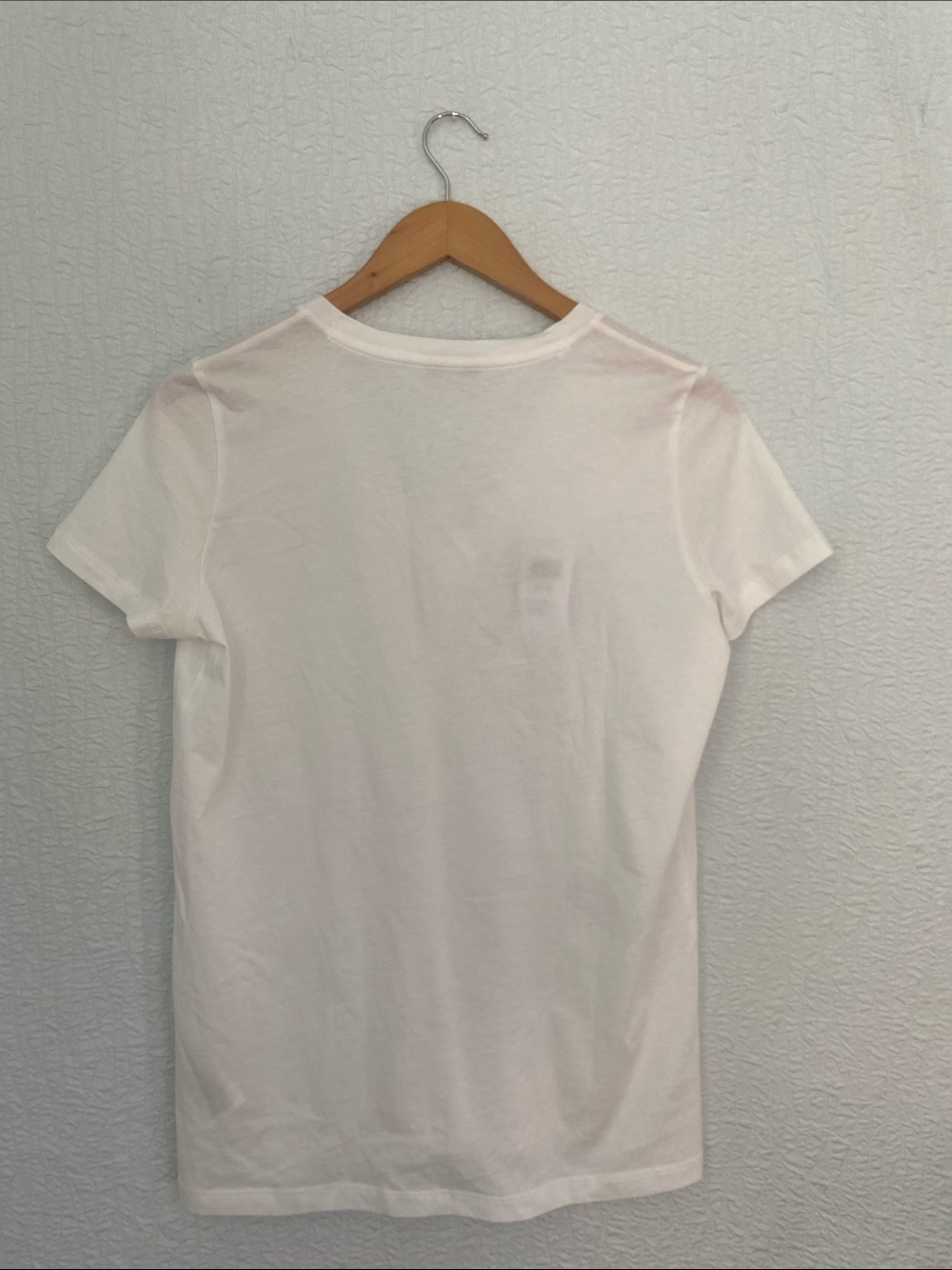 Lacoste NEW Women’s White V-Neck Short Sleeve Tee with Crocodile Logo - Picture 3 of 11
